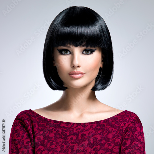 Foto Beautiful brunette woman with bob hairstyle.