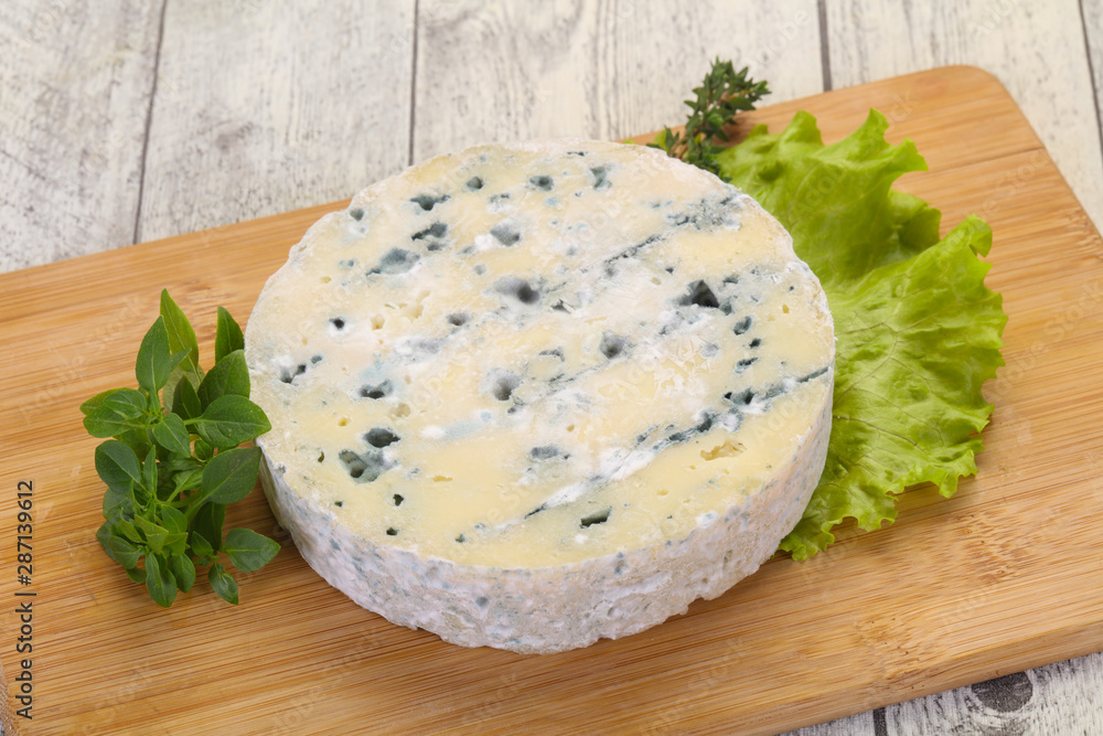 Round blue cheese Round blue cheese