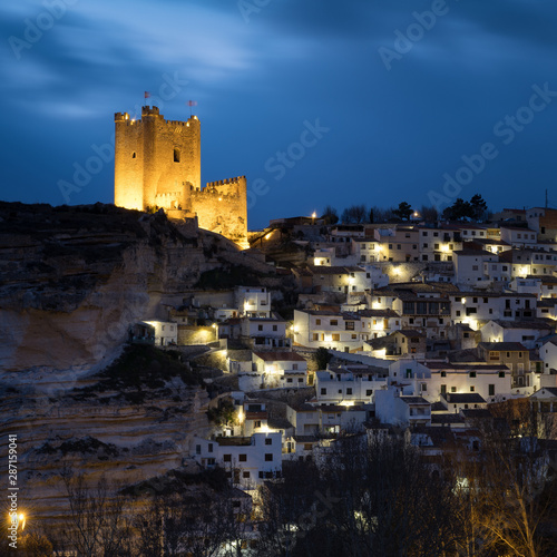 Vista parcial de la bella población de Alcalá del Júcar al atardecer. Provincia de Albacete. Castilla La Mancha. España