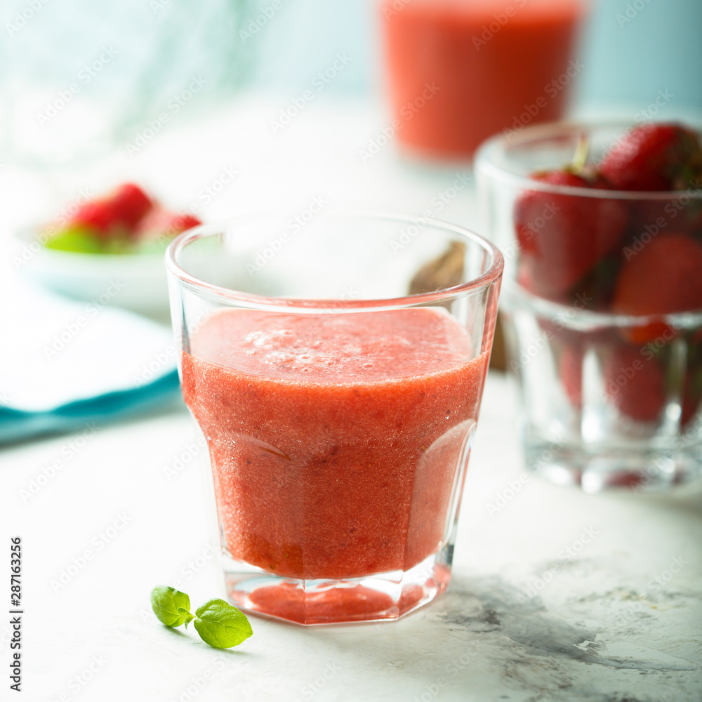 Fresh strawberry smoothie Fresh strawberry smoothie