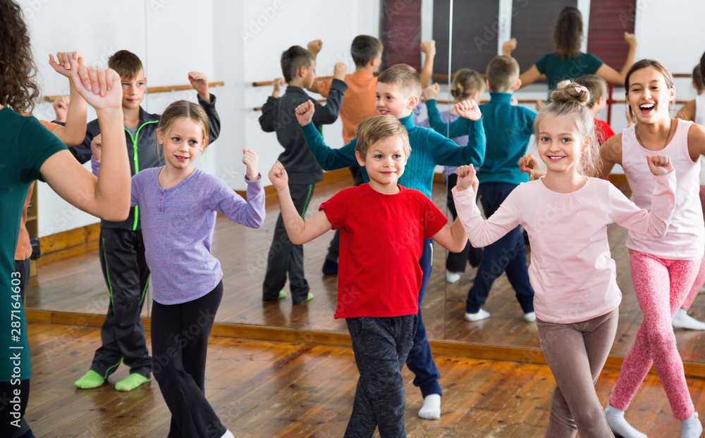 Fototapeta premium Children dancing contemp in studio smiling and having fun