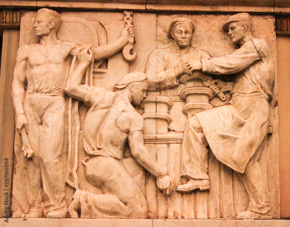 Bas-reliefs in the Moscow metro	