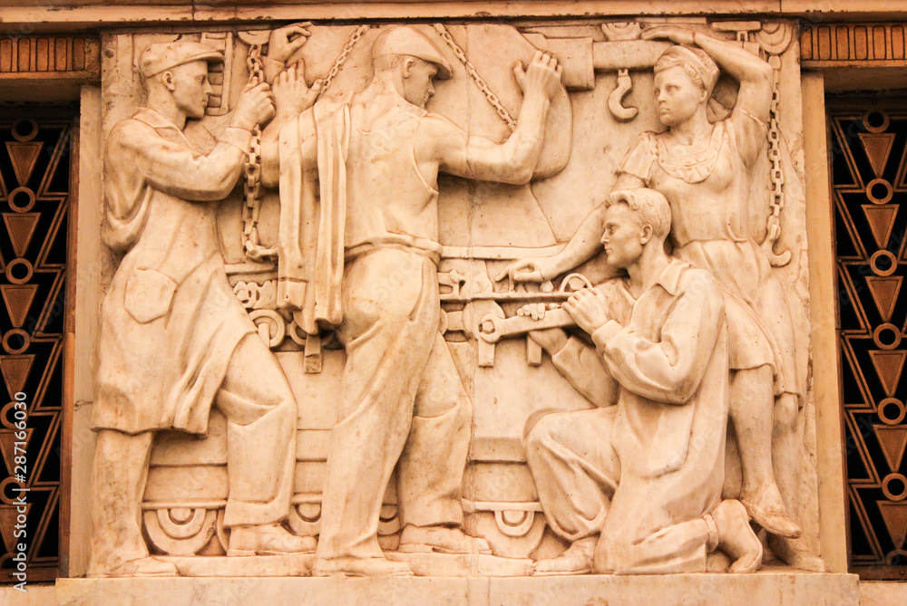 Bas-reliefs in the Moscow metro