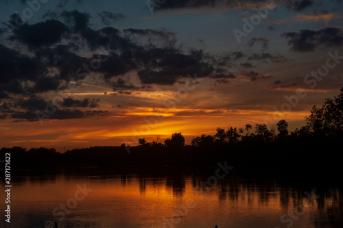 Fototapeta Naklejka Na Ścianę i Meble -  Sunset on the lake