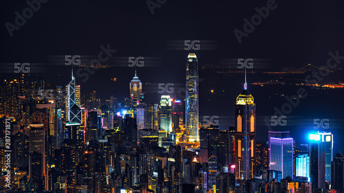 Obraz na płótnie 5G technology concept with cityscapes background w salonie