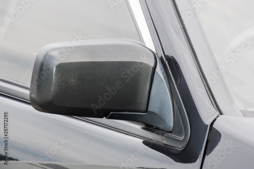                      outer rear-view mirror