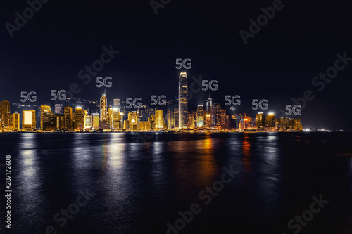 Obraz na płótnie 5G technology concept with cityscapes background w salonie