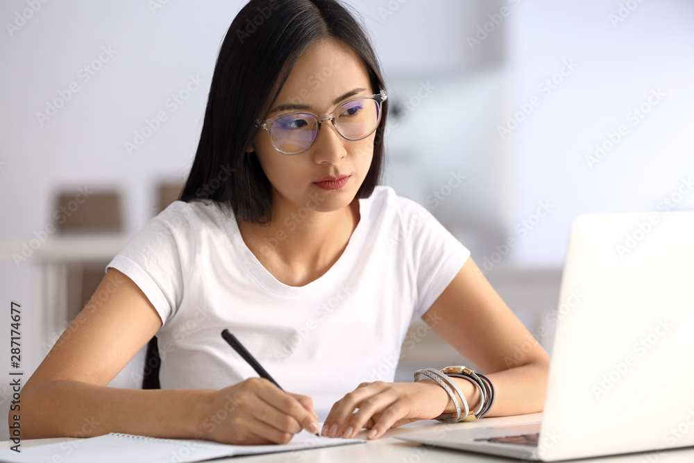 Obraz premium Young Asian student preparing for exam in university