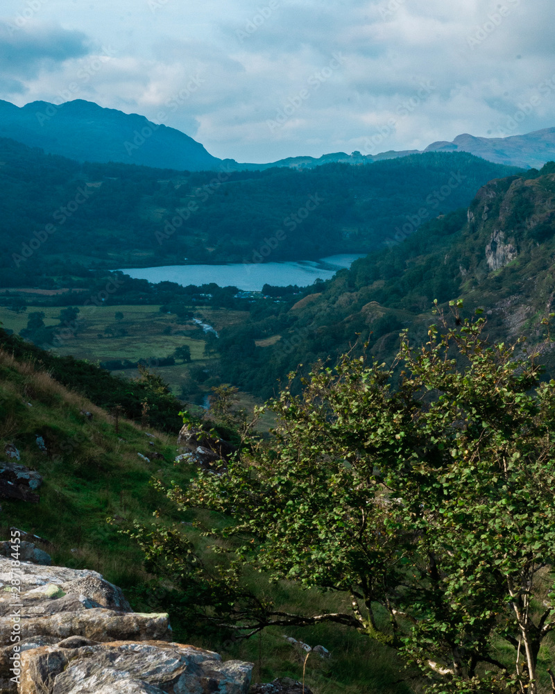 Obraz premium Looking down to the lake