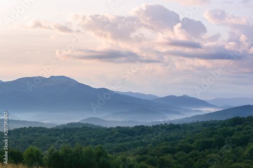 Fototapeta Naklejka Na Ścianę i Meble -  Bieszczady, Szeroki Wierch i Tarnica o świcie