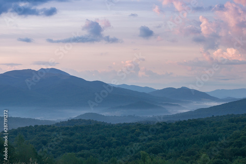 Fototapeta Naklejka Na Ścianę i Meble -  Bieszczady, Szeroki Wierch i Tarnica o świcie