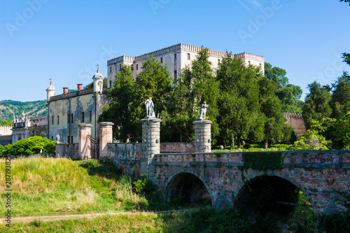 Obraz na płótnie The castle of Catajo in the Euganei hills w salonie