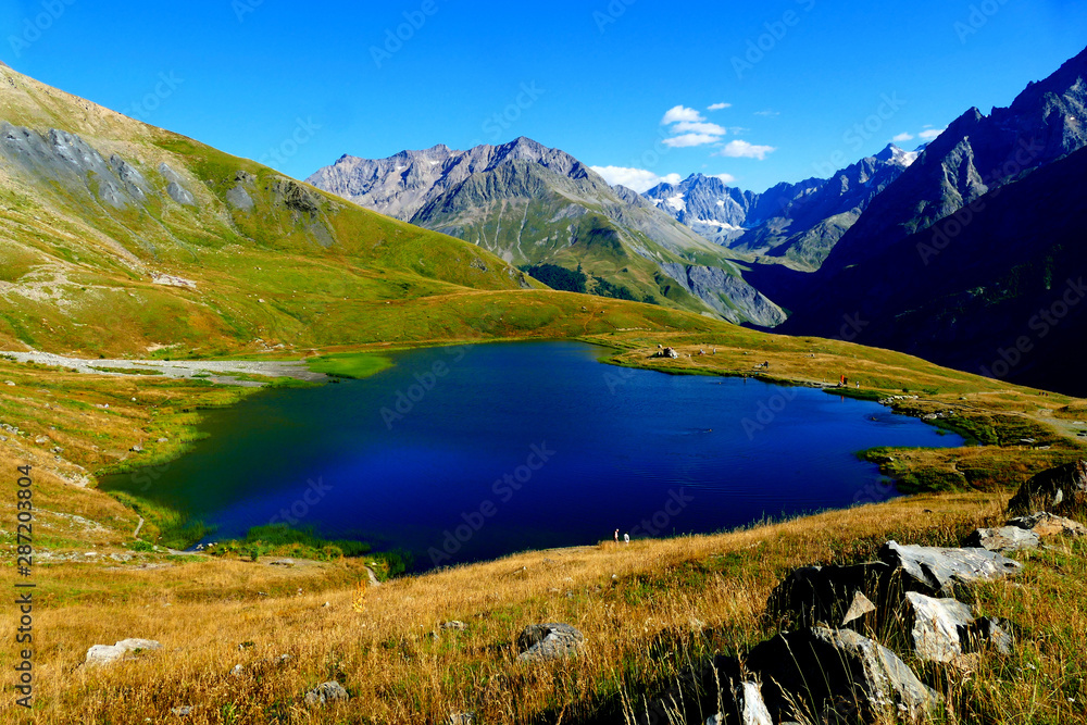 Lac de montagne du Pontet, Hautes-Alpes, France