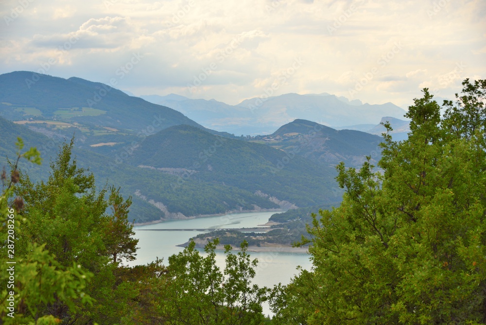 Lac de Serre-Ponçon (Hautes-Alpes)