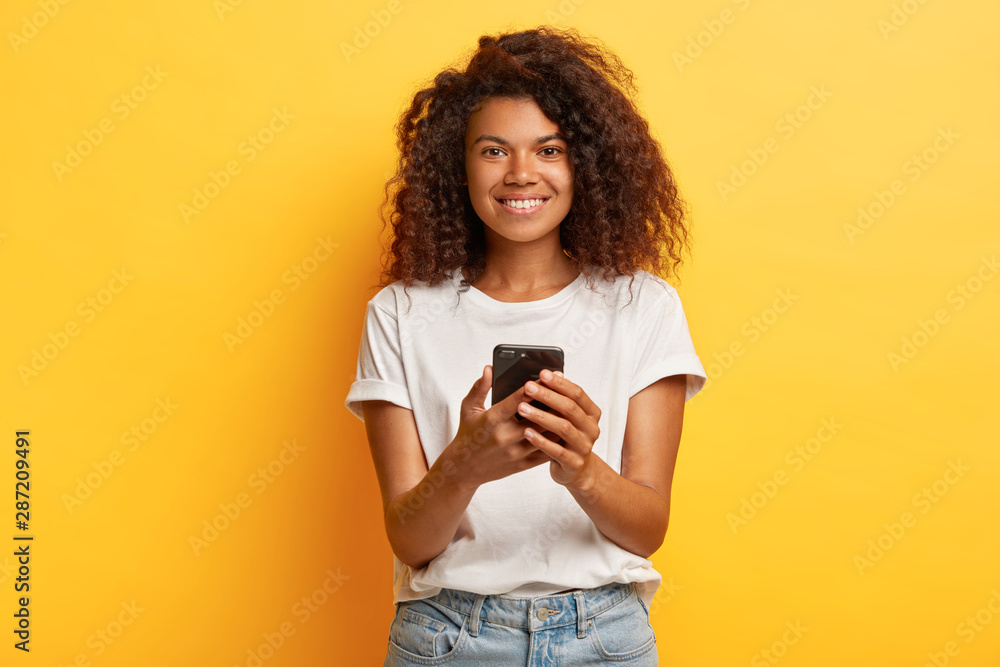 1,374 Black Woman Leaning Against Wall Stock Photos - Free & Royalty-Free  Stock Photos from Dreamstime