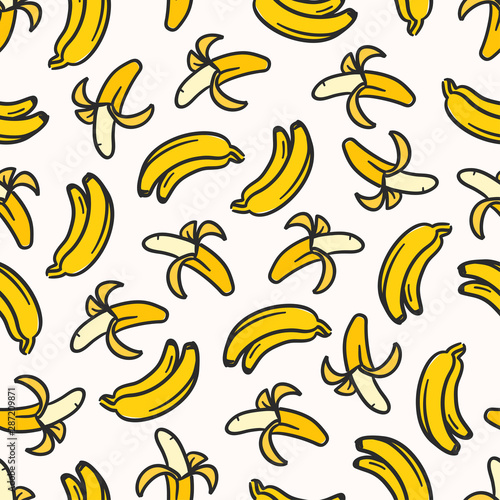 Seamless pattern with yellow banana