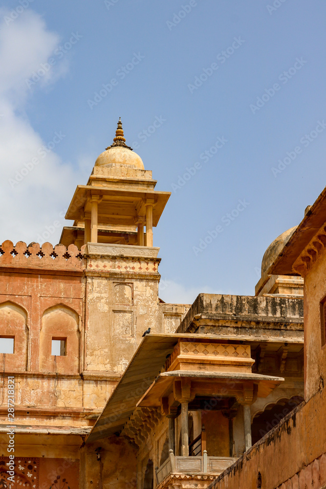 Fototapeta premium Closeup of the facade and dome of the Amber Fort, Jaipur, Rajasthan, India