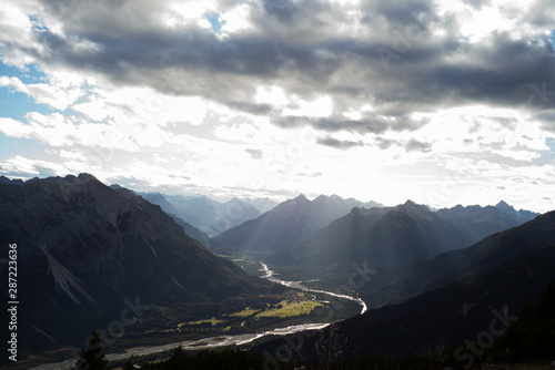 sonnenuntergang berge berg hiking wandern reute Tirol Österreich alpen photo