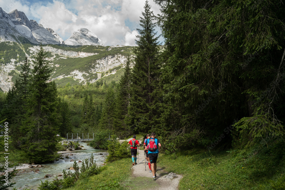 trailrunning zugspitze garmisch alpen wandern hiking