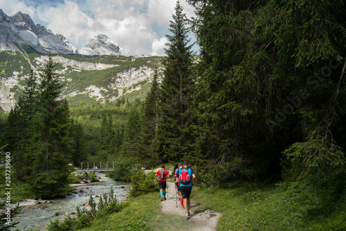 trailrunning zugspitze garmisch alpen wandern hiking