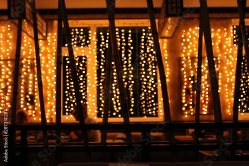 Ресторан,витрина,гирлянда