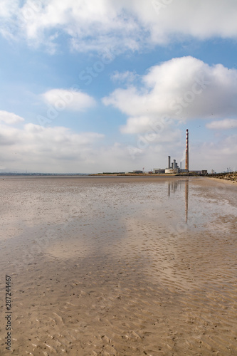 Canvas Print Power plant in Dublin port and Poolbeg beach