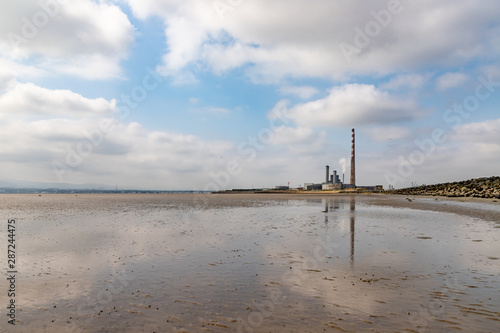 Canvas Print Power plant in Dublin port and Poolbeg beach