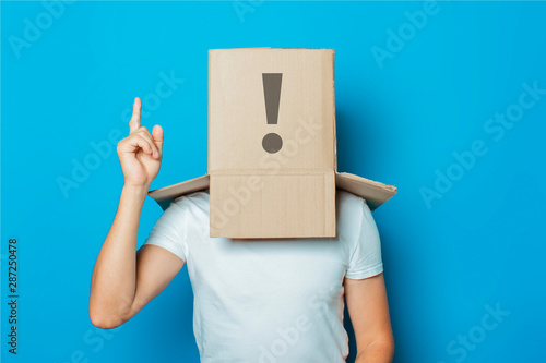 Konstfotografi Young man in a white T-shirt with a cardboard box on his head ma