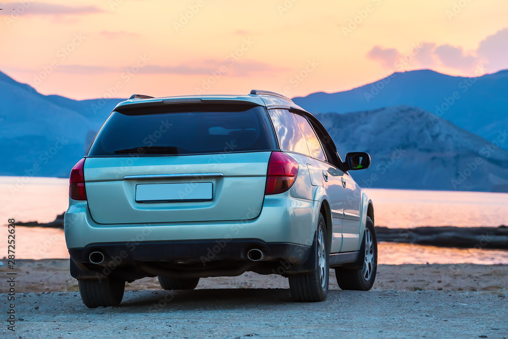 Naklejka premium Car by the sea by the beach in the mountains