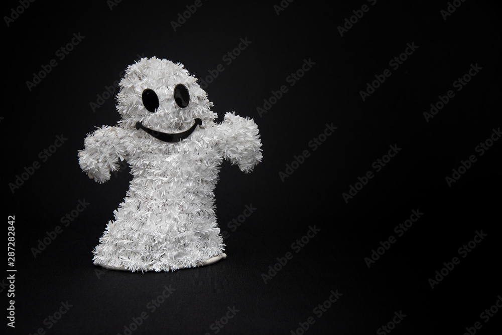 Φωτογραφία fatasmas y calabazas de dia de muertos y halloween con fondo negro
