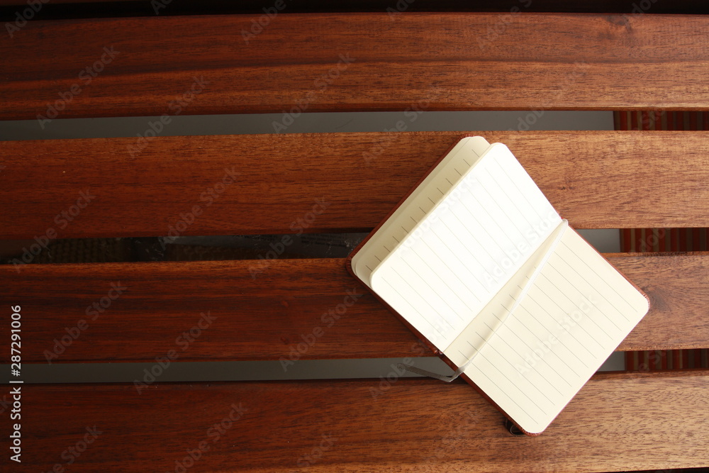 Fototapeta premium brown leather notebook open