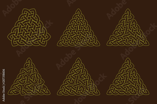 Celtic knot set. Triangular...