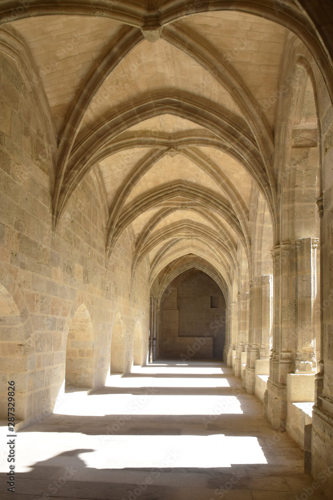 Cloître rénové basilique Saint-Just Saint-Pasteur, Narbonne, Aude, Languedoc, Occitanie