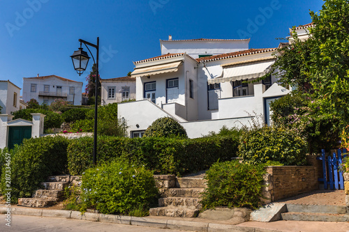 Fototapeta Naklejka Na Ścianę i Meble -  small authentic streets of Spetses island