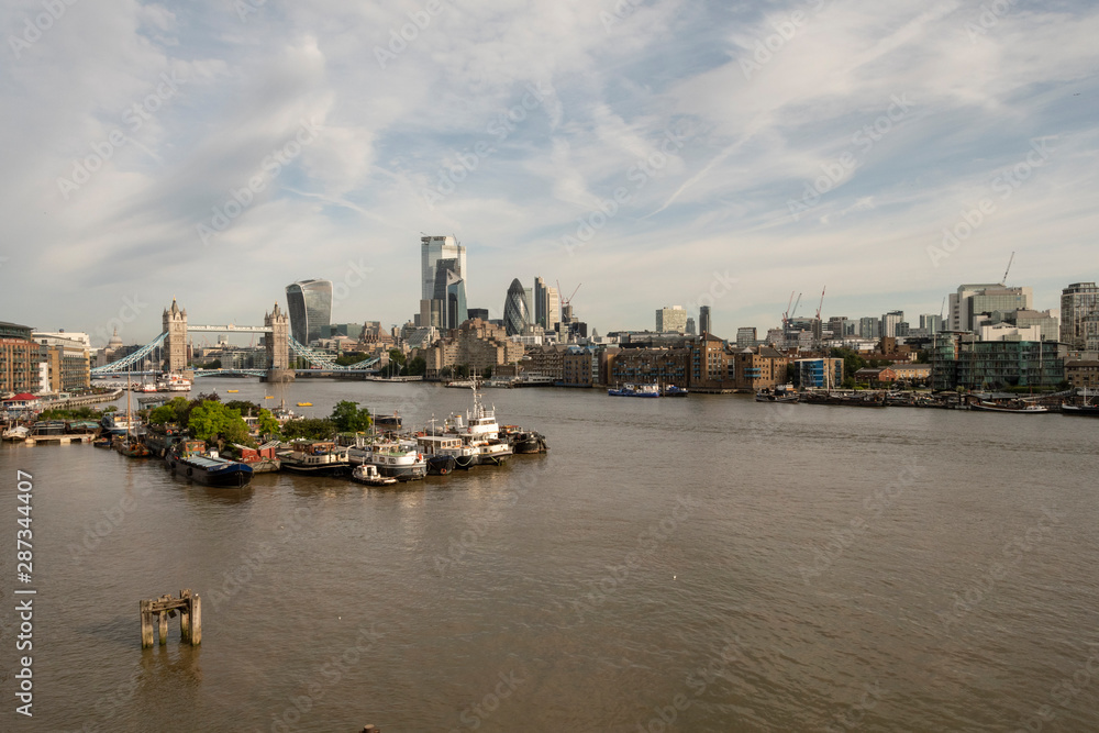 Vista panorámica del Tower Bridge, Londres, Inglaterra