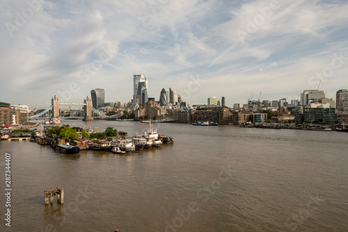 Vista panorámica del Tower Bridge, Londres, Inglaterra