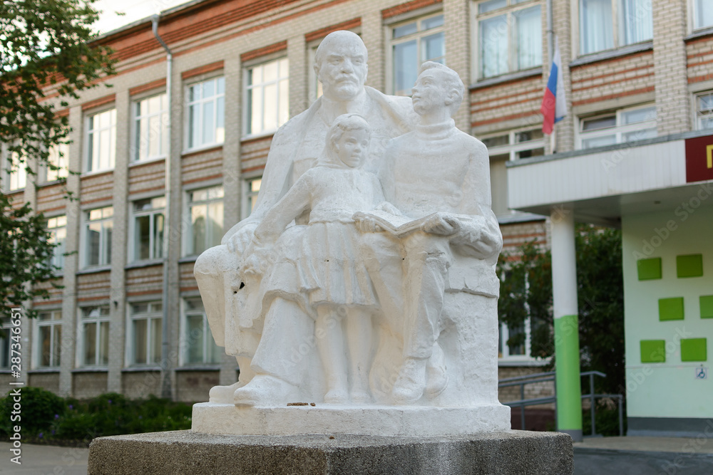 Fototapeta premium Lenin and the children