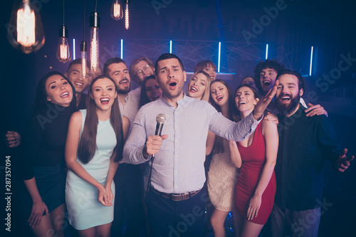 Portrait of nice-looking attractive stylish smart gorgeous cheerful cheery positive carefree friendly guys ladies having fun time in new cool bar modern place