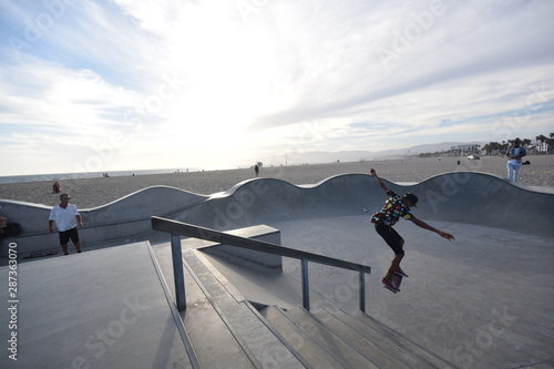 skate in santa monica