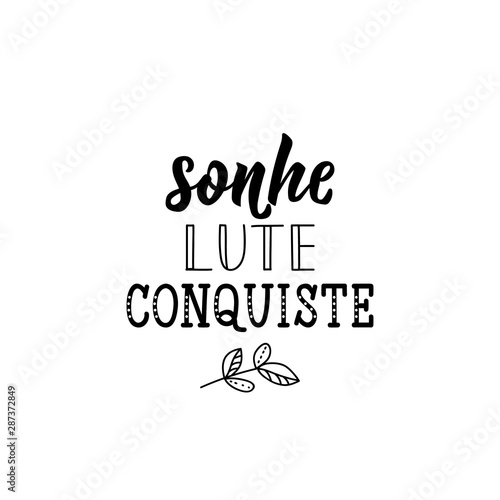 Dream fight win in Portuguese. Ink illustration with hand-drawn lettering.