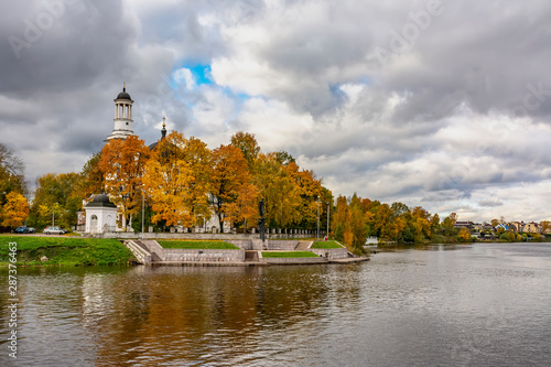 Church and monument to Alexander Nevsky at the confluence of the river Izhora in the Neva.