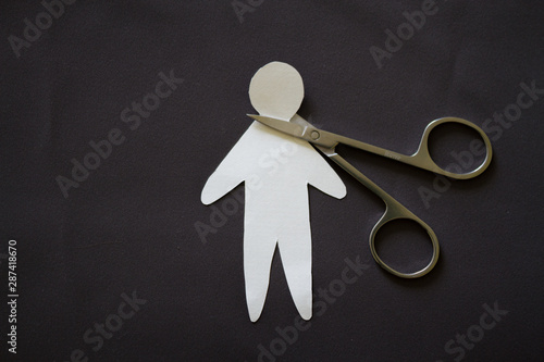 Tableau sur toile Cutting head of paper person