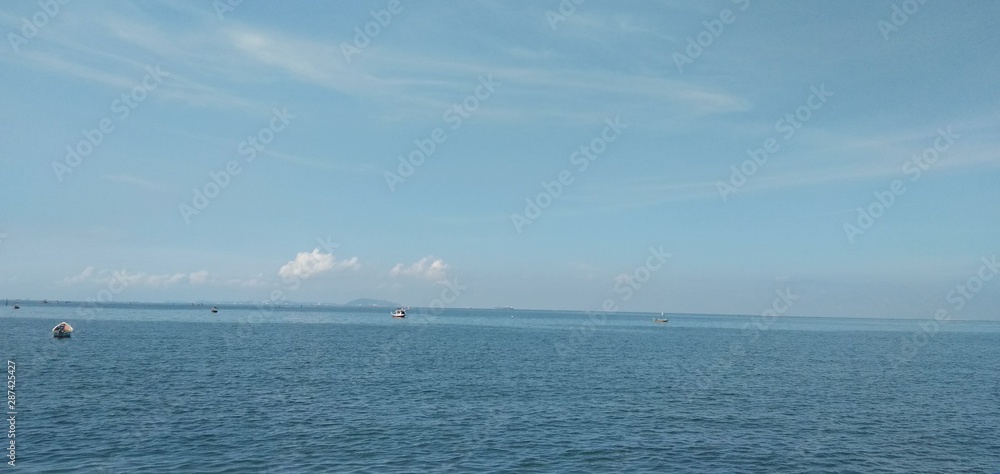 Obraz premium sea and blue sky