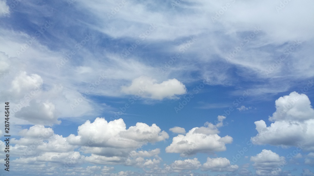 Obraz premium Cloud Formations On A Warm Summer Day