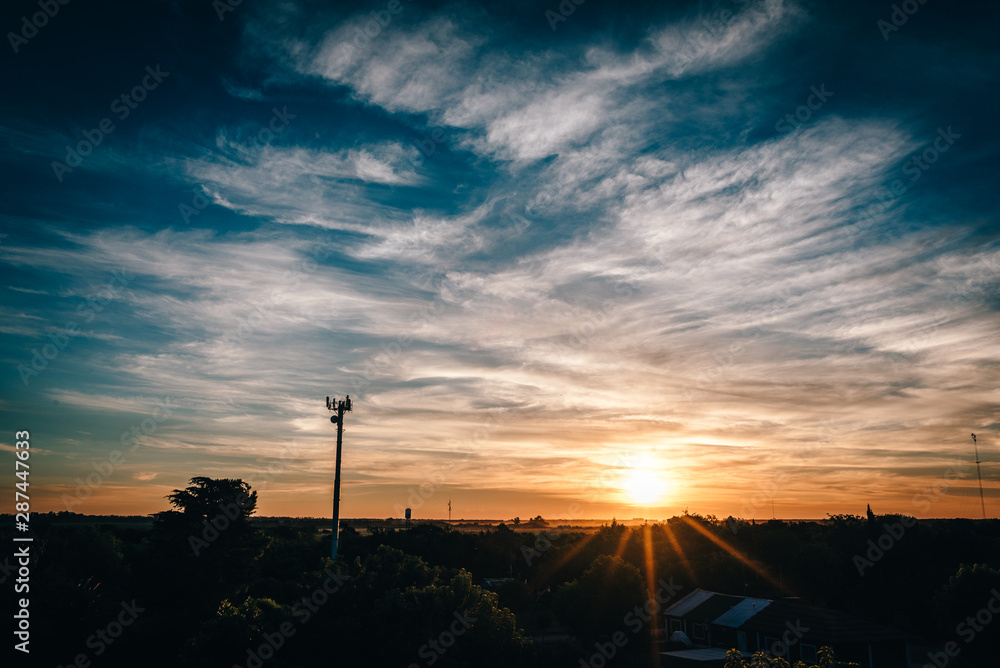 Obraz premium sunset over a field with antennas