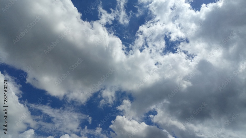 Obraz premium Cloud Formations On A Warm Summer Day