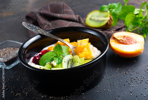 oat flakes with fruit