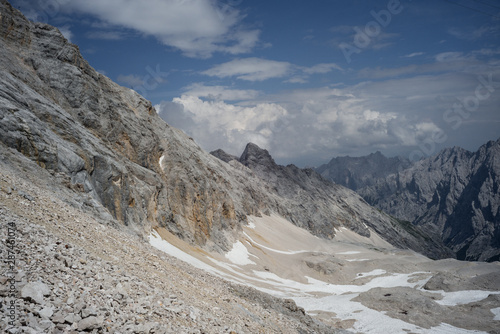 Zugspitze Gletscher Bergblick wanderung wandern hiking outdoor alpen © Denis