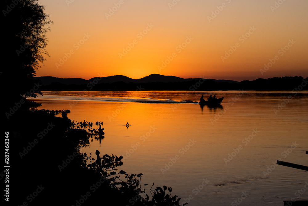 Obraz premium Pôr do sol no Pantanal.