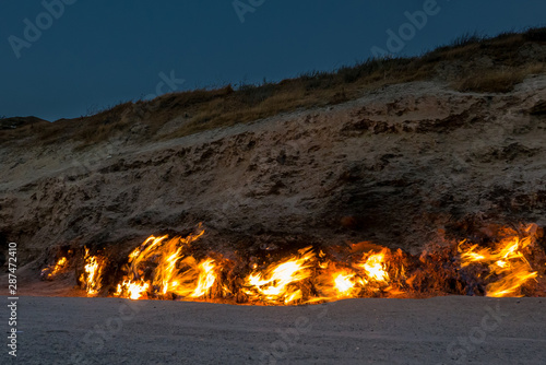 Billede på lærred Powerful blaze of burning natural gas surface, Yanar Dag, Azarbaijan